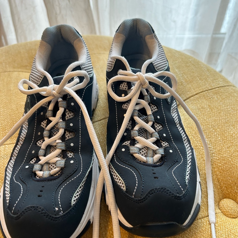 Skechers D Lites women’s size 10 navy blue and white tie